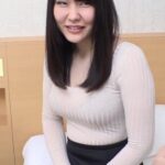 デカパイをぶるぶる揺らして感じまくるスケベな若い人妻さん